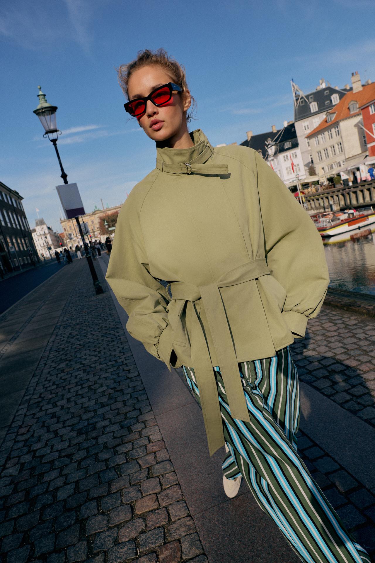 HIGH-NECK JACKET WITH BELT